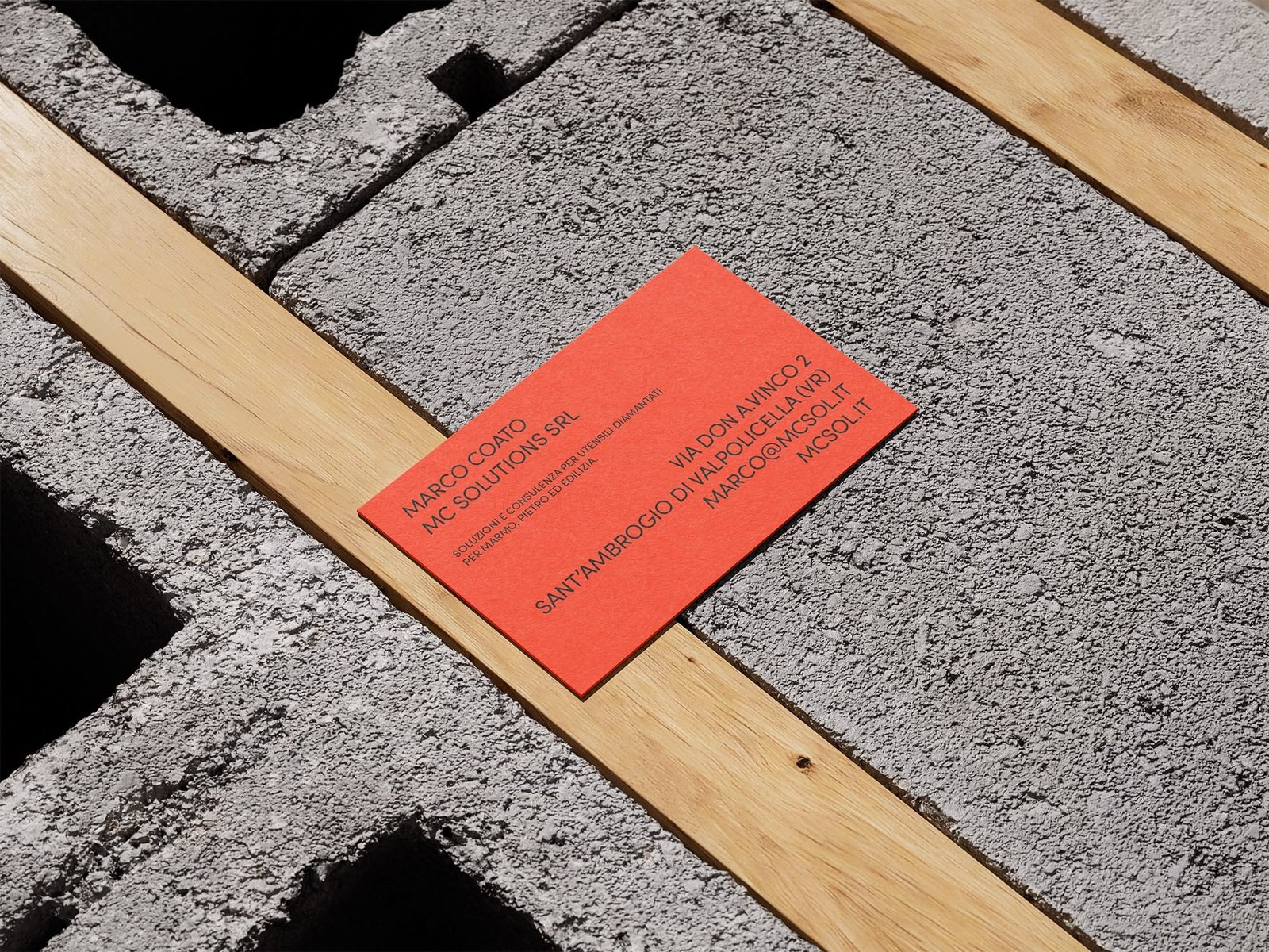 Biglietto da visita MC Solutions retro - design materiale aziendale